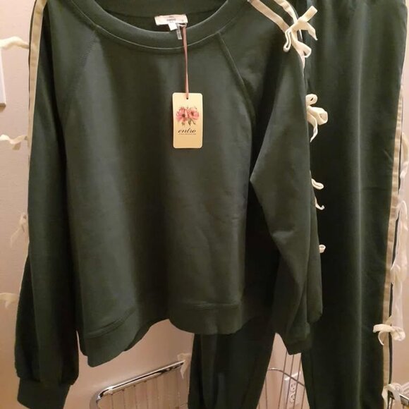 Entro High Waist Jogger Set w/Bow Detail - NWT - Picture 10 of 11